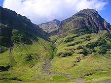 Photo of the Glencoe scenery in Scotland, image by Wojsyl